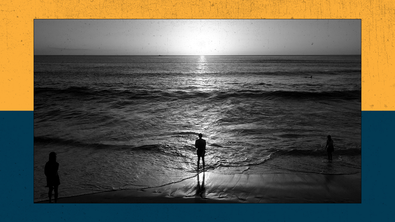 Te sunset at La Jolla's Windansea Beach during a winter heat wave on January 31, 2026 in San Diego, California.