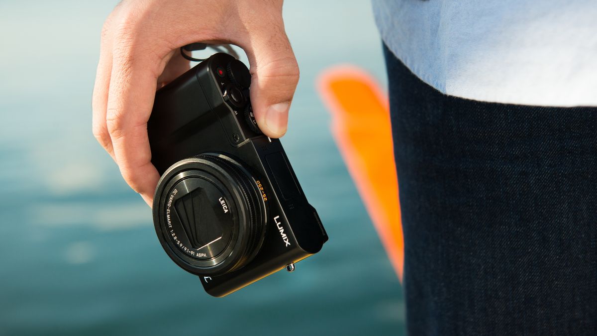 Panasonic Lumix ZS100/TZ100 review the premium compact with an