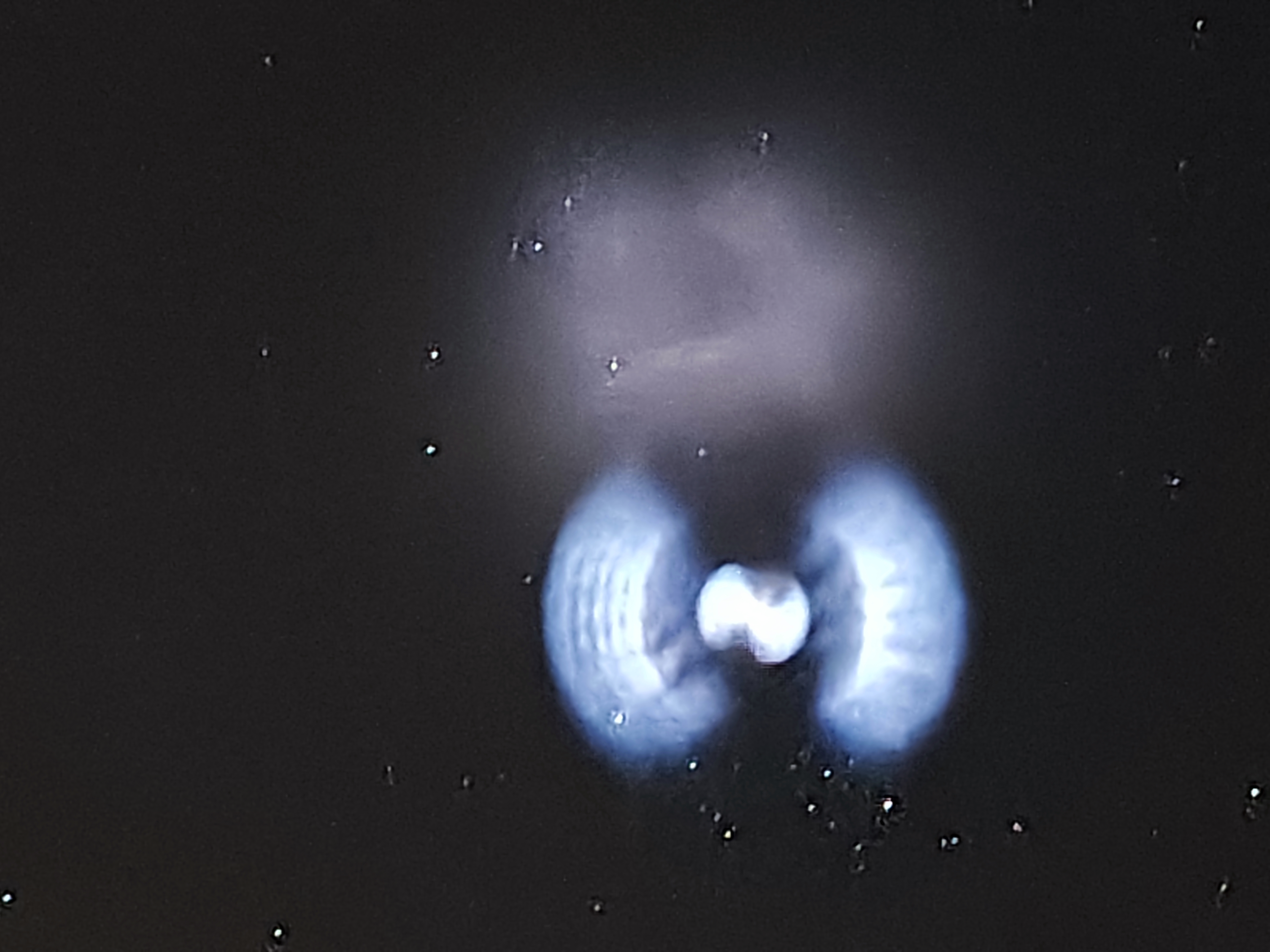 Una misteriosa espiral azul capturada por Daniel Puchalski en el cielo sobre Polonia el 24 de marzo