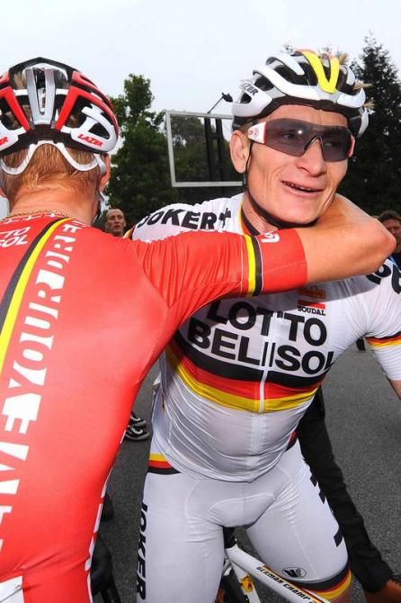 Andre Greipel (Lotto-Belisol) gets a hug from Lars Bak