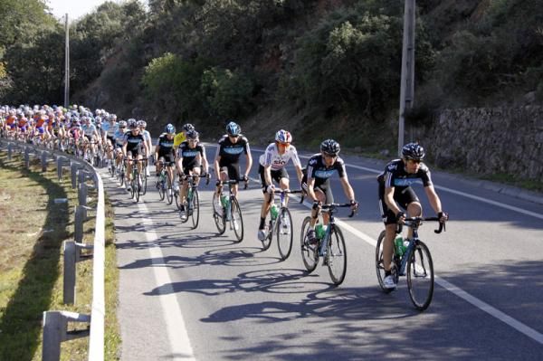Team Sky sets the pace in the peloton.