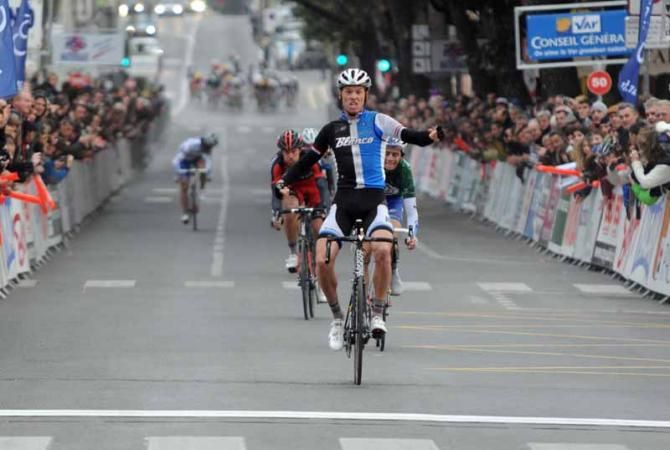 Lars Boom (Blanco) wins the final stage of the Tour du Haut Var