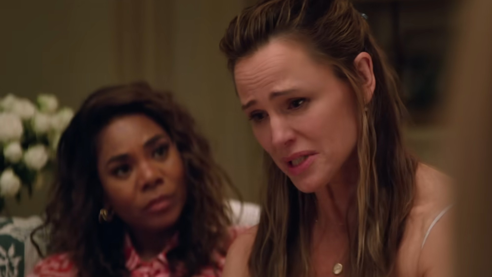 Jennifer Garner cries while Regina Hall watches in The Five Star Weekend.