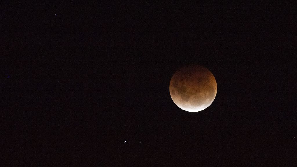 Blood Supermoon Lunar Eclipse Wows Skywatchers Around The World (photos ...