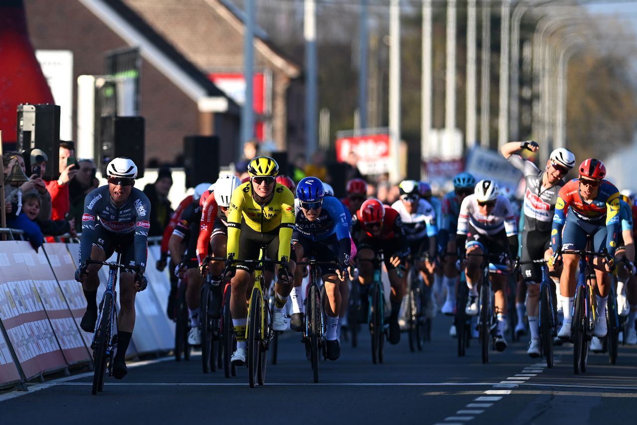 Jasper Philipsen wins Kuurne