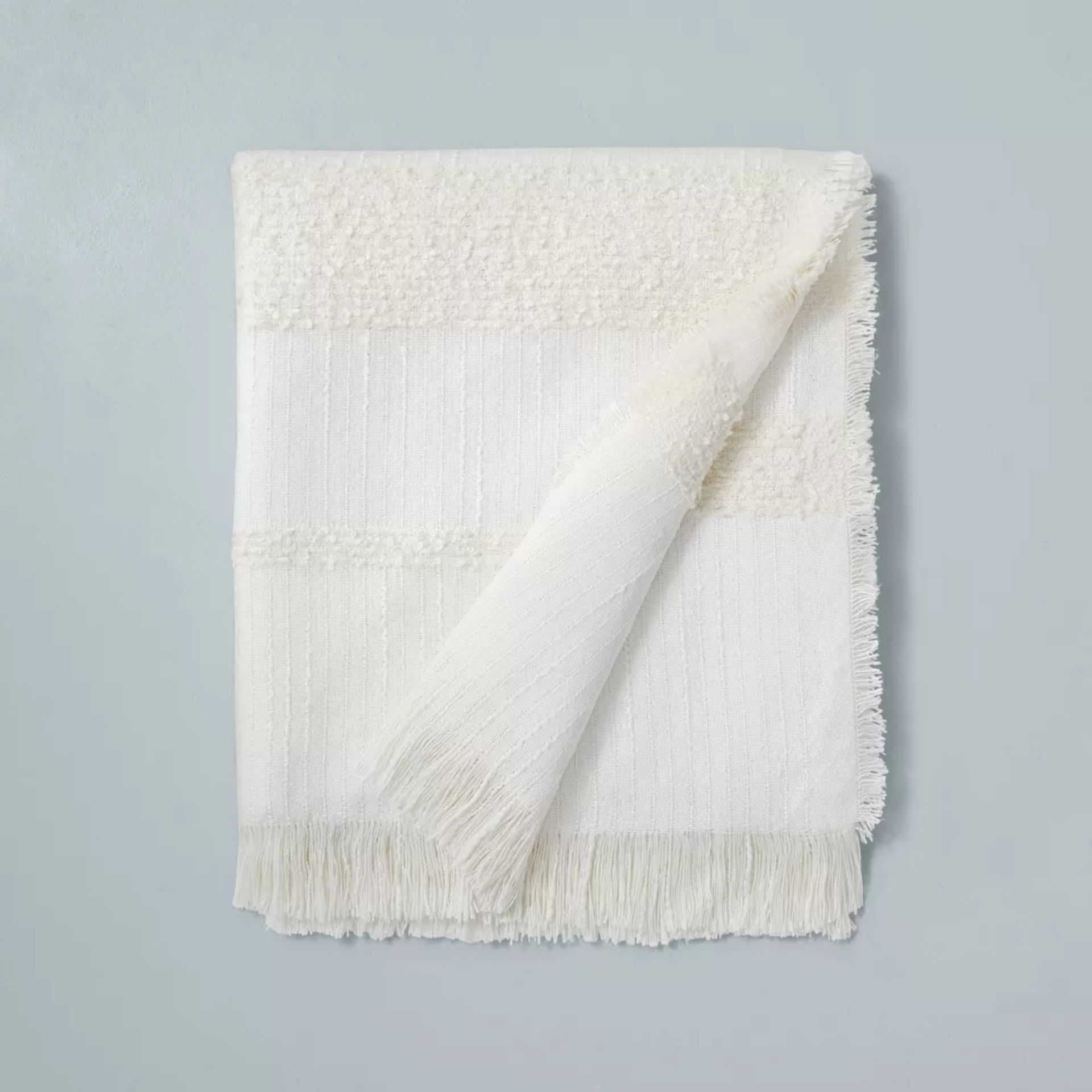 Lemparan berwarna krem dengan struktur