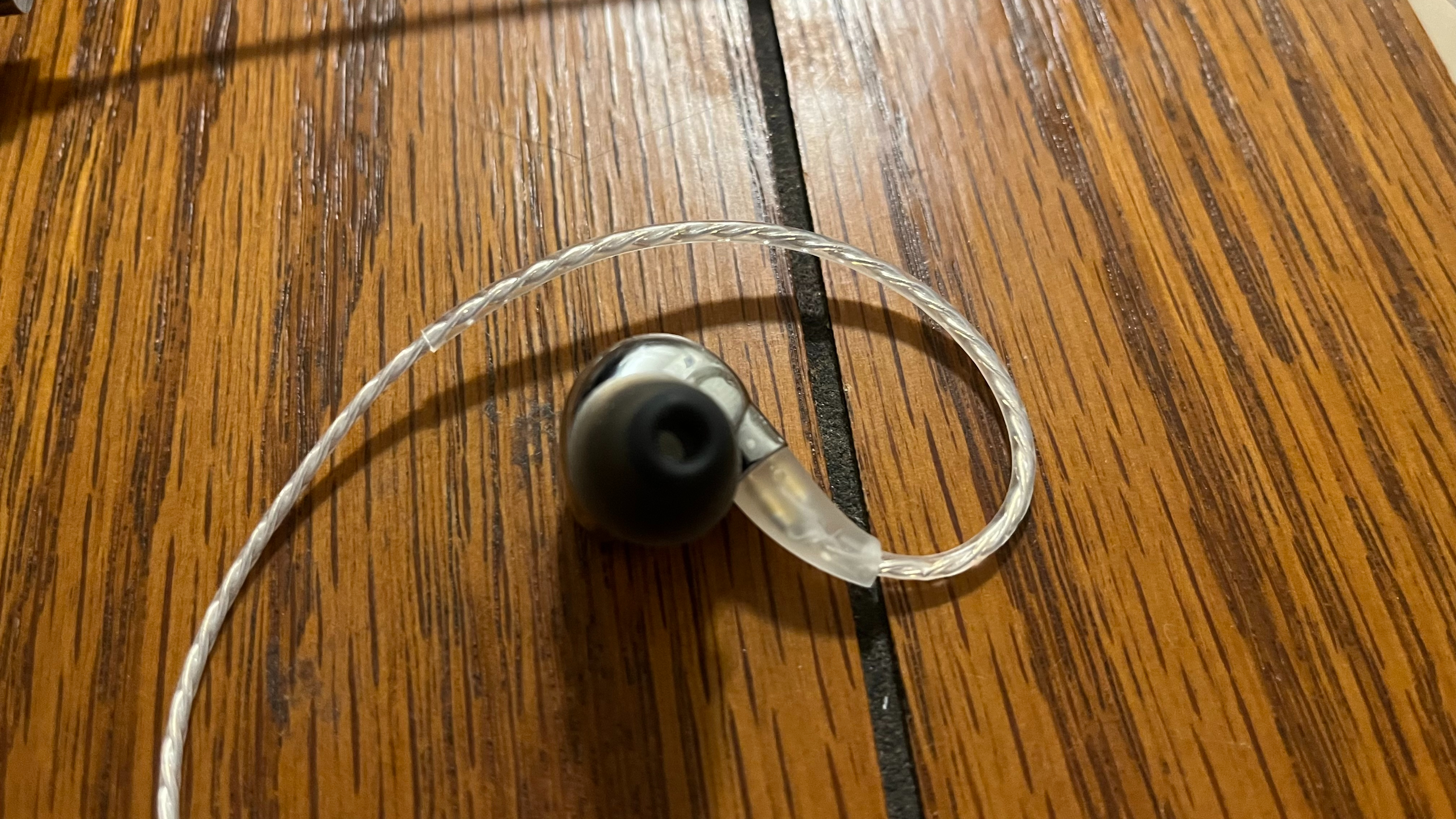 Questyle NHB15 earbud on table