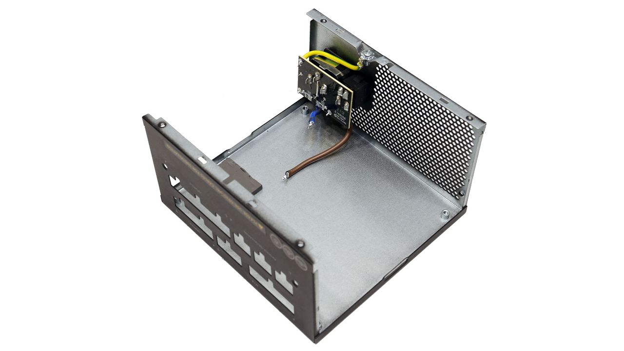 Gigabyte UD750GM