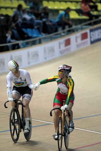 World champion Anna Meares (Australia) defeated Olga Panarina (Belarus) to advance to the women's sprint finals.