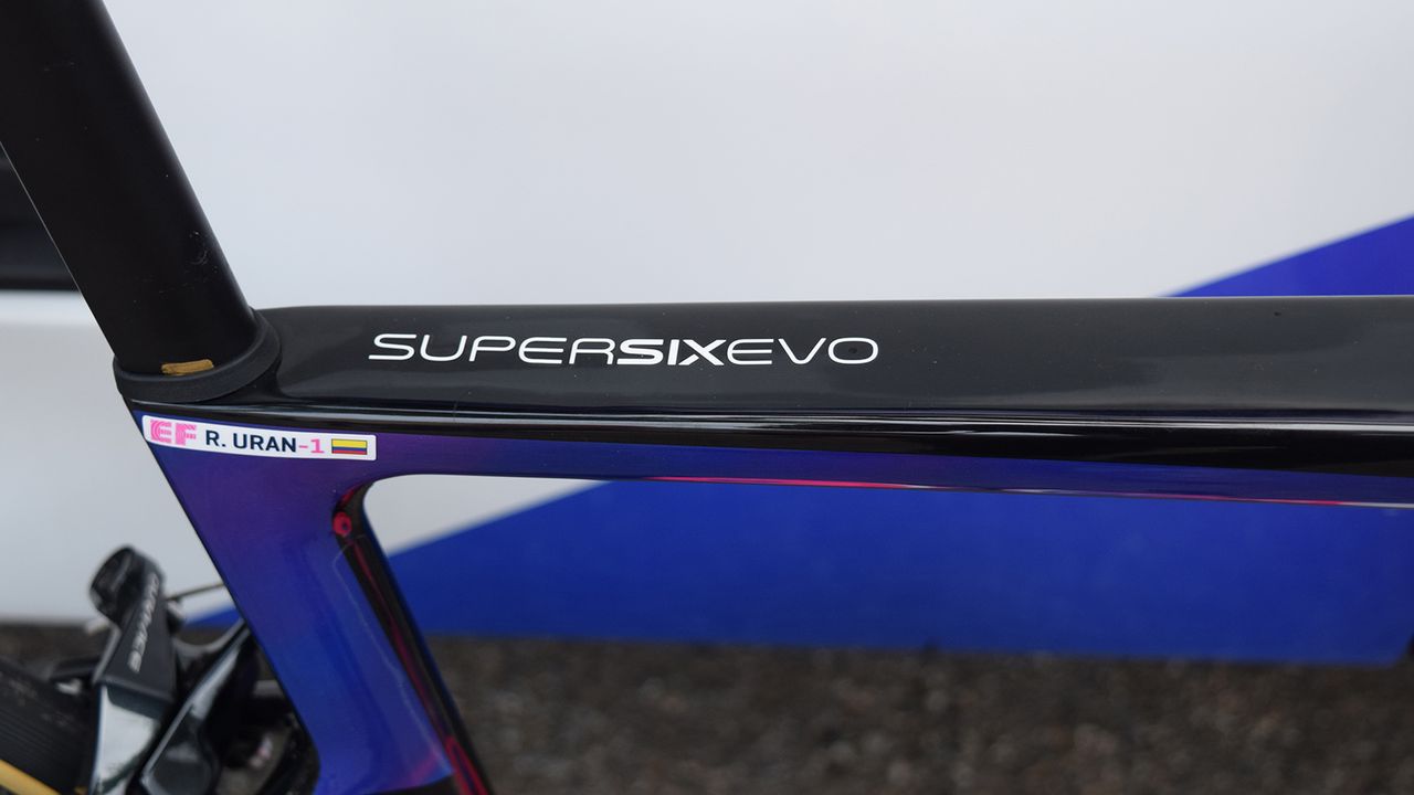The Supersix Evo logo adorns the top tube in a subtle yet effective way