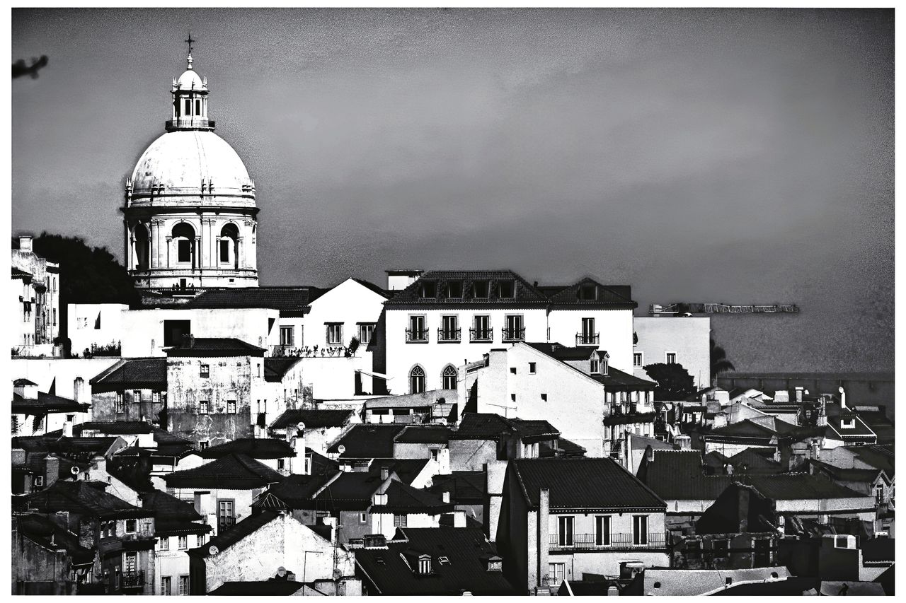 GuruShots - Powerful Black &amp; White Jan 26