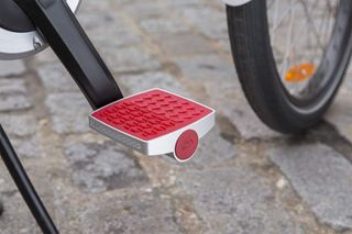 connected-cycles-GPS-enabled-bicycle-pedal-at-CES2015-d