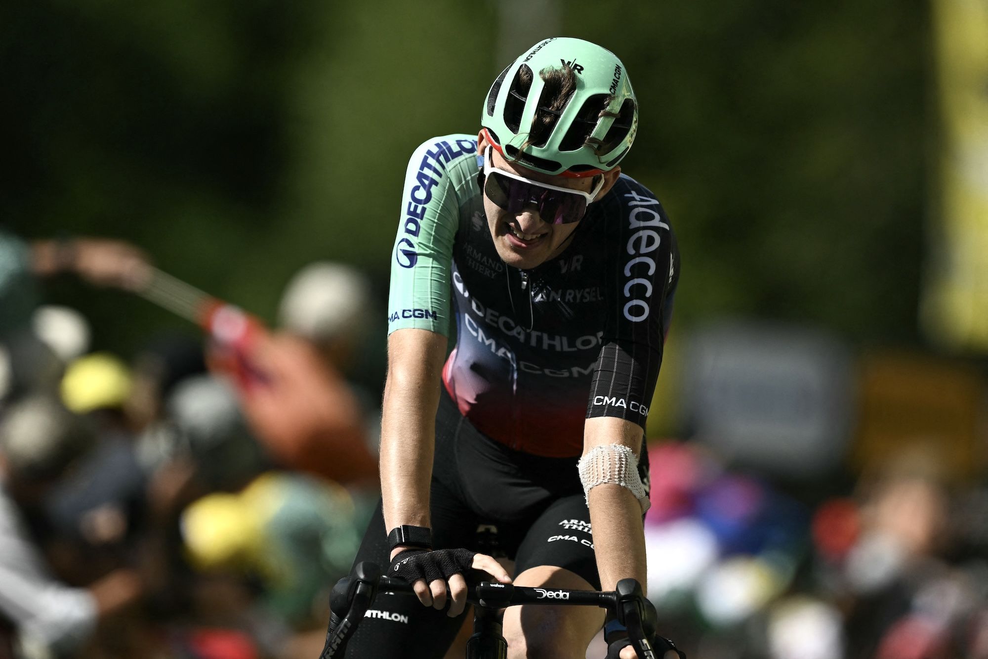 «Ekstremt farlig» – tenåringen Paul Seixas takler smeltende nedkjøringer i Tour de France og klatrer til femteplass sammenlagt på debuten