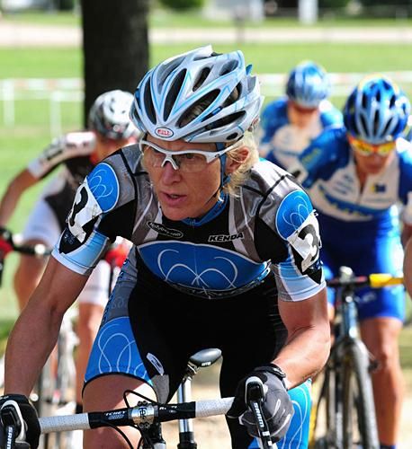Sue Butler (MonaVie-Cannondale) leading the Luna women.