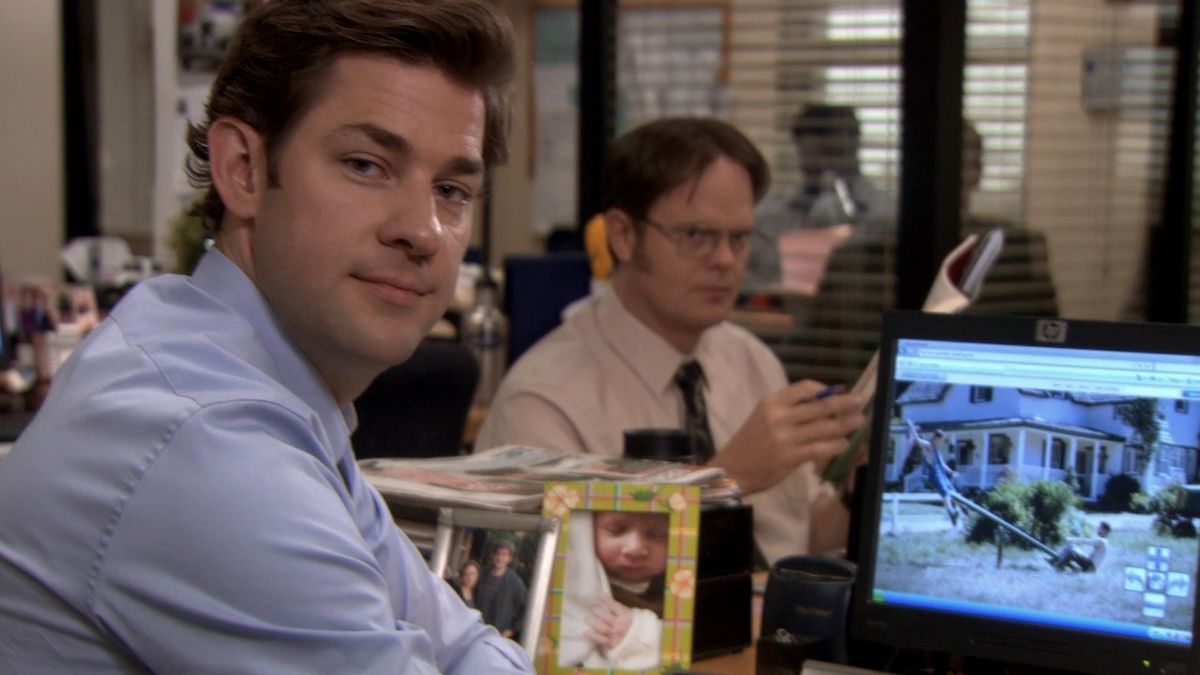 Jim showing his computer screen in The Office 