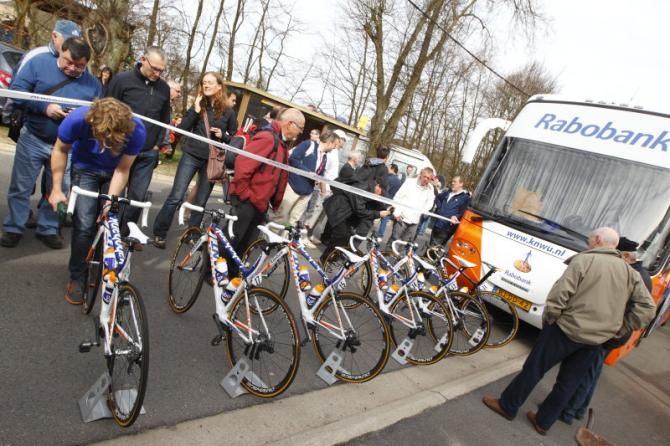 There was considerable interest in the Rabo Women's team area before the start