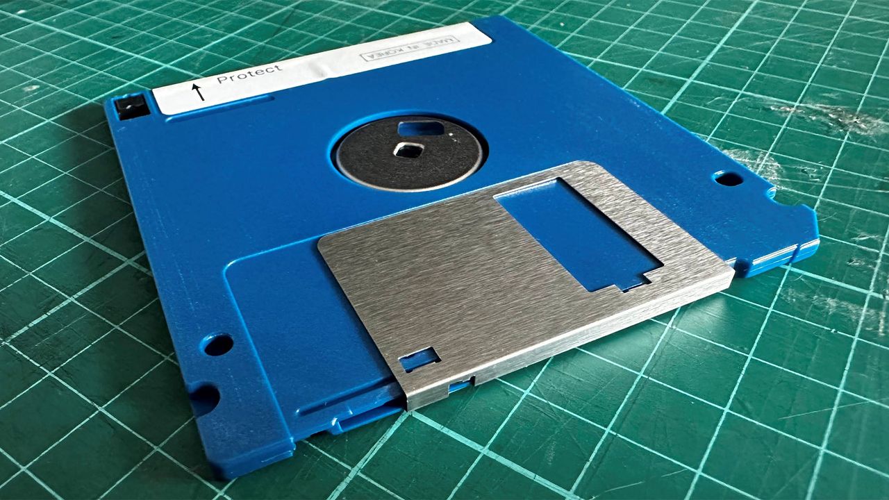 HamsterOS jams a 32-bit GUI operating system in a single 1.44 MB floppy disk — retro OS for 386-era hardware should make for easy living with DOS machines and software