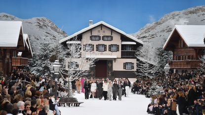 Winter, Snow, Crowd, House, Freezing, Mountain, Tourism, Ski resort, Tree, Home, 