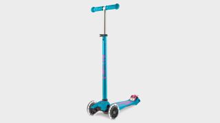 Micro Maxi Deluxe LED scooter in aqua/pink