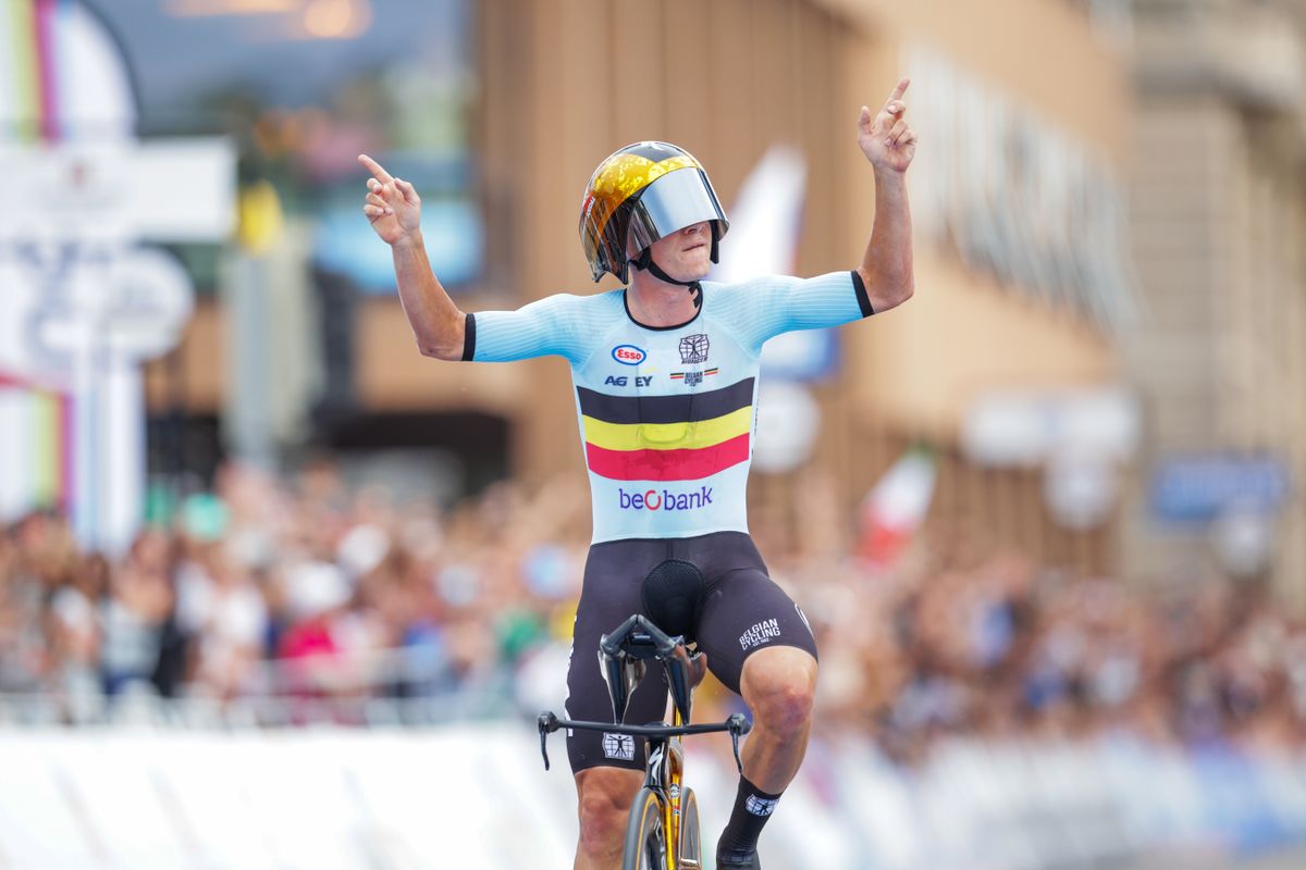 ‘A pure time trial on feeling’ – Remco Evenepoel wins World Championships without power meter