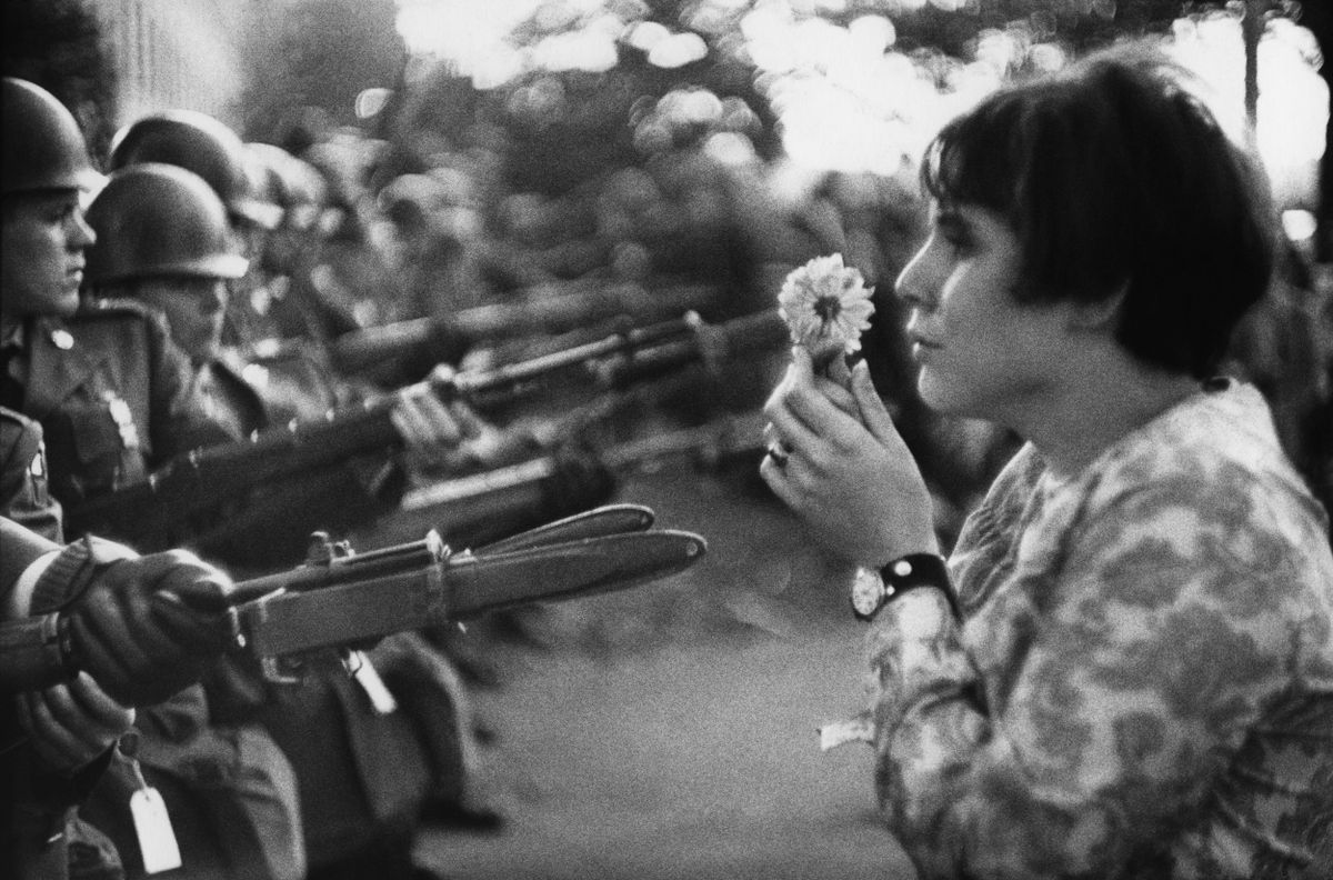 An American young girl, Jan Rose Kasmir, confronts the American National Guard outside thePentagon during the 1967 anti-Vietnam march. This march helped to turn public opinionagainst the US war in Vietnam, Washington DC, USA, 1967.© Marc Riboud / Fonds Marc Riboud au MNAAG/Magnum Photos