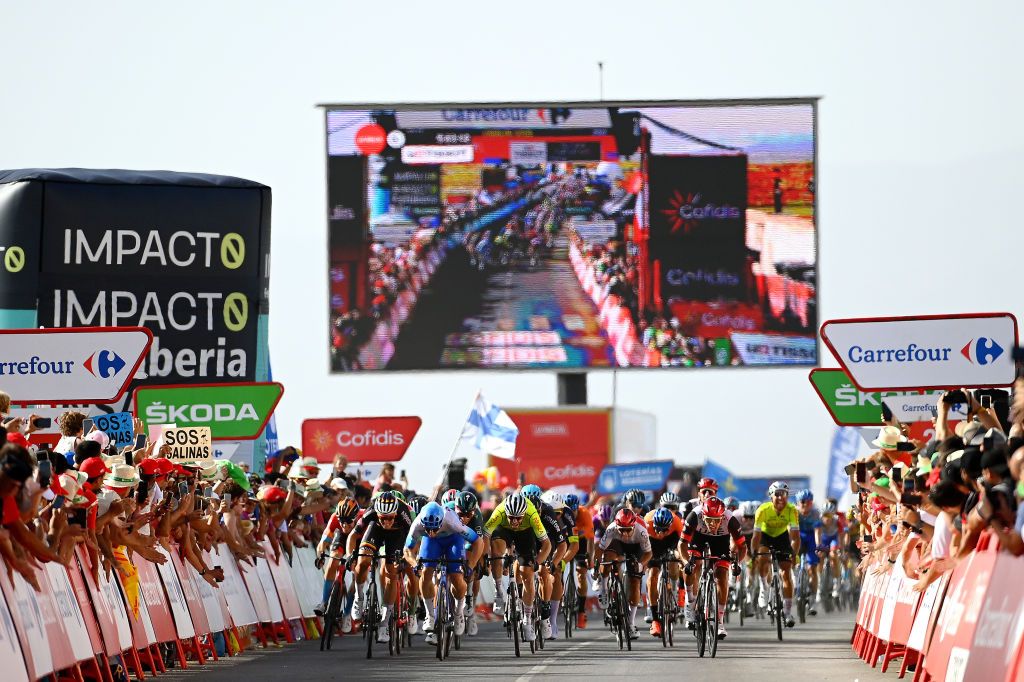 CABO DE GATA SPAIN AUGUST 31 LR Fred Wright of United Kingdom and Team Bahrain Victorious Tim Merlier of Belgium and Team AlpecinDeceuninck Kaden Groves of Australia and Team BikeExchange Jayco Danny Van Poppel of Netherlands and Team Bora Hansgrohe and Daniel Mclay of United Kingdom and Team Arka Samsic sprint to win during the 77th Tour of Spain 2022 Stage 11 a 1912km stage from ElPozo Alimentacin Alhama de Murcia to Cabo de Gata LaVuelta22 WorldTour on August 31 2022 in Cabo de Gata Spain Photo by Tim de WaeleGetty Images