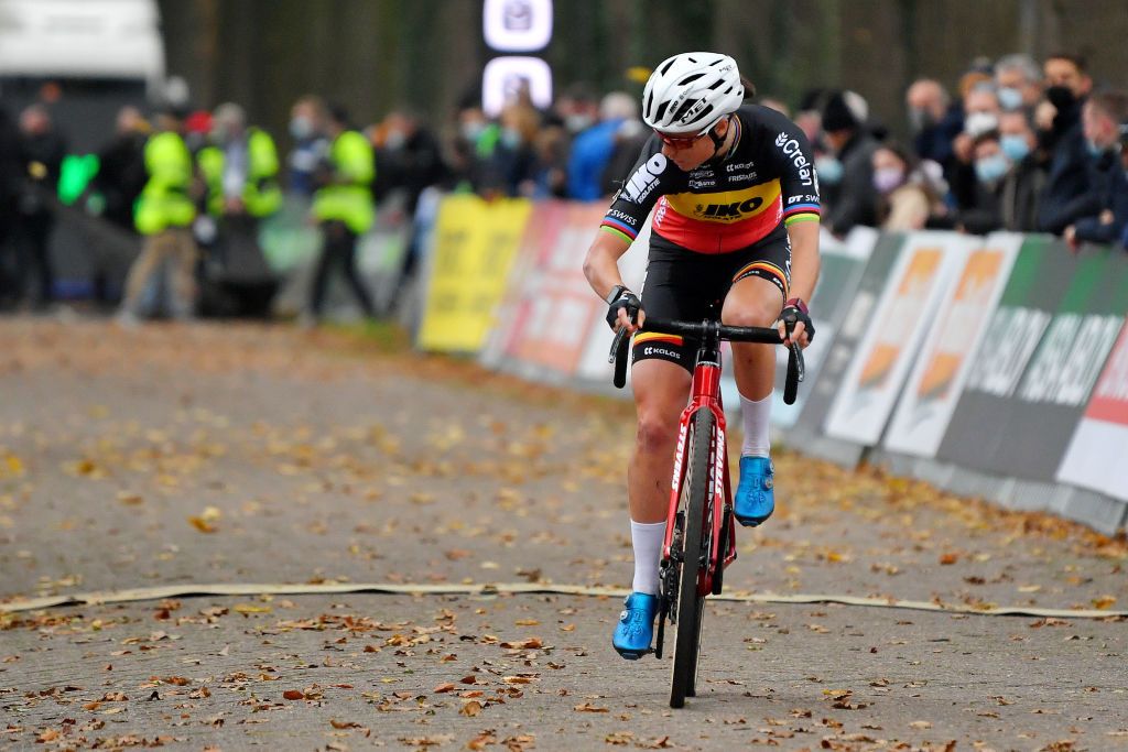 RIJKEVORSEL BELGIUM NOVEMBER 20 Sanne Cant of Belgium and Team IKO Crelan competes during the 10th Superprestige Merksplas 2021 Womens Elite Superprestige2022 SPMerksplas on November 20 2021 in Rijkevorsel Belgium Photo by Luc ClaessenGetty Images