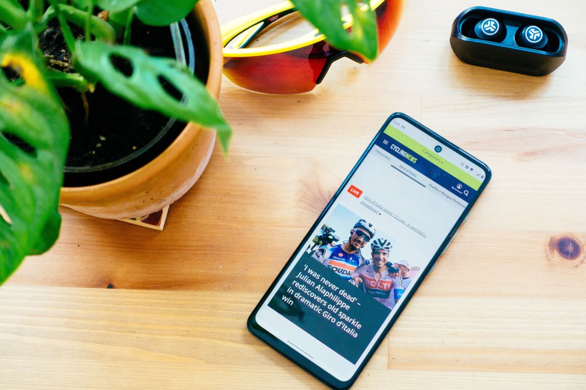 A cycling enthusiast&#039;s phone laying on a wooden table and displaying their favourite website