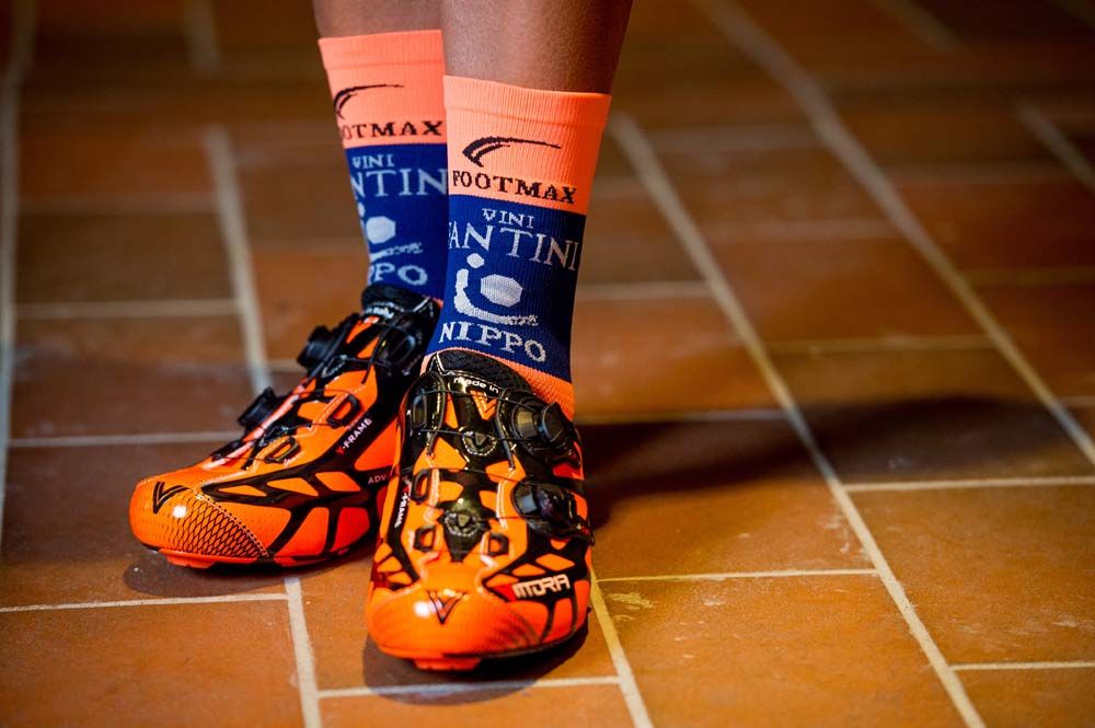 Nippo-Vini Fantini use orange and black Vittoria shoes