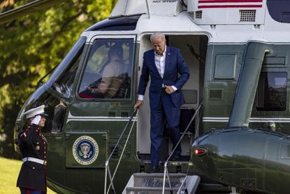 Biden on the White House lawn