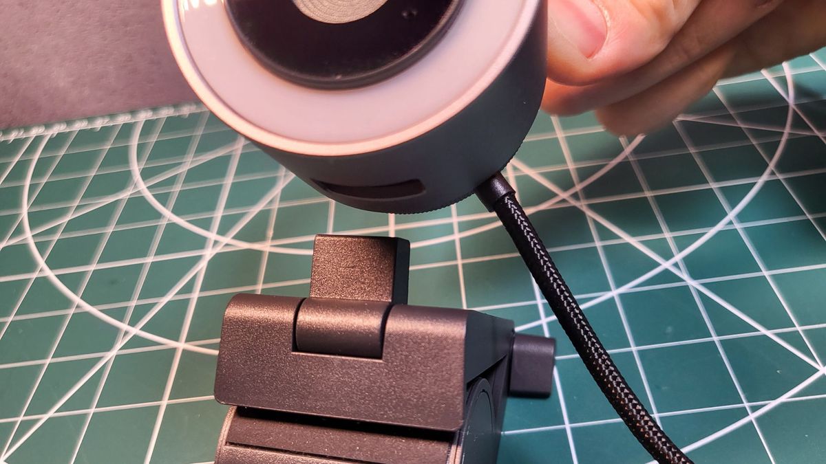 BenQ ideaCam S1 Pro being detached from its stand