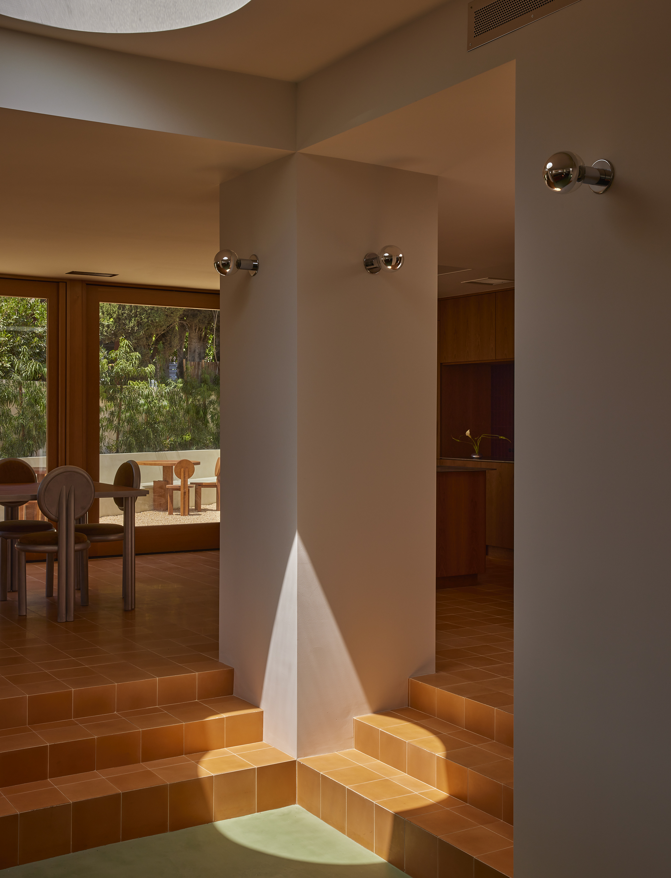 office furnished with cherry wood and terracotta tiles in Los Angeles