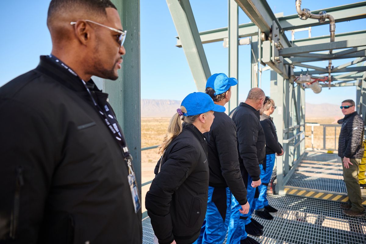 Michael Strahan's Blue Origin Launch On New Shepard | Mission Updates ...