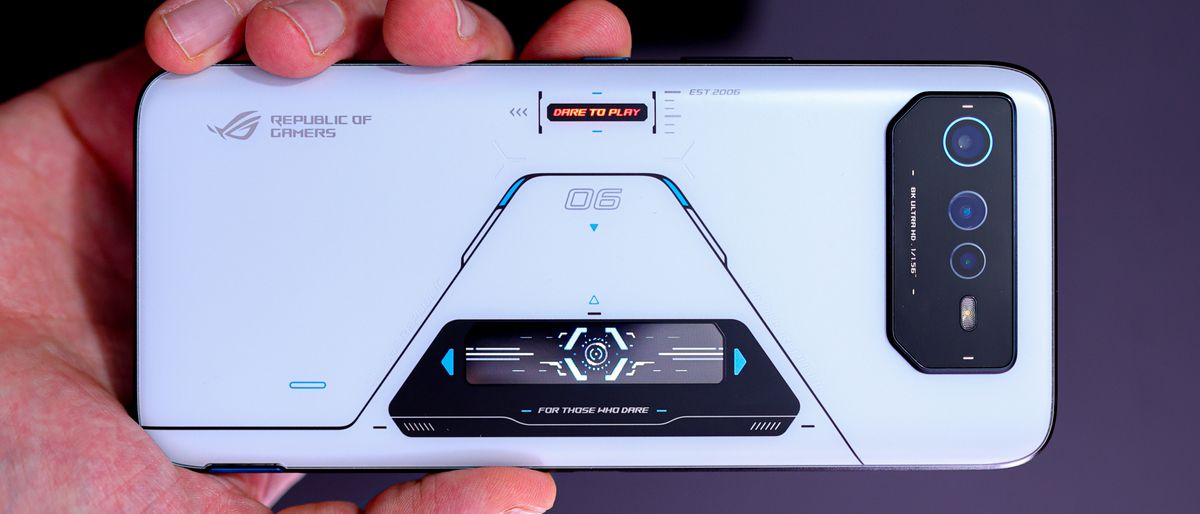 Photo of the Asus ROG Phone 6 – Pro edition in white