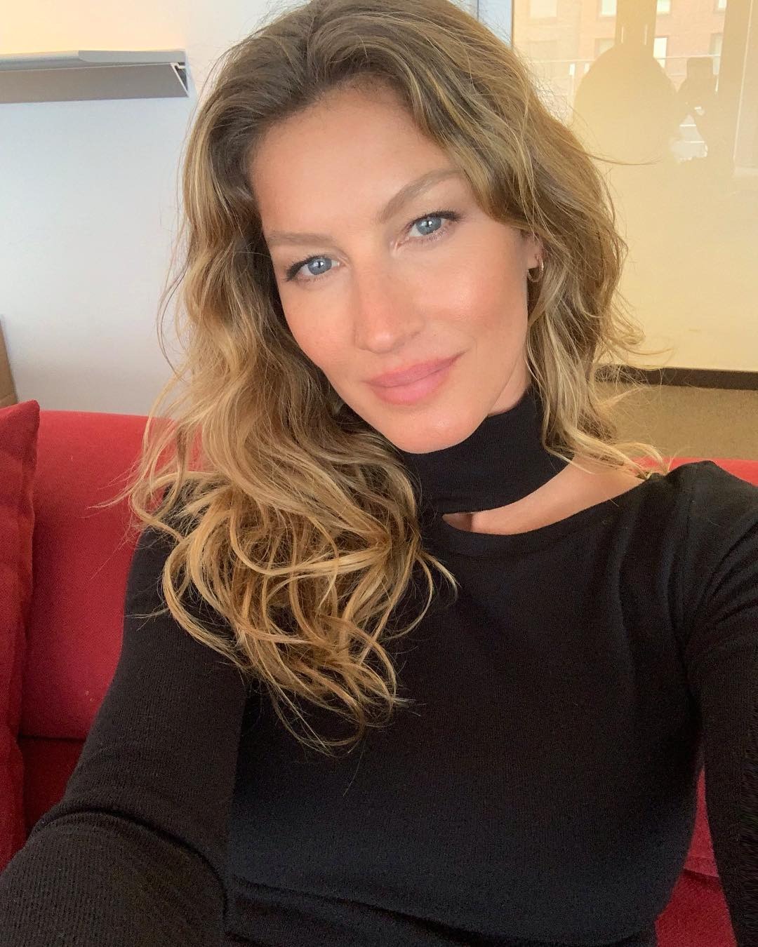 Photo of Gisele with dark blonde hair