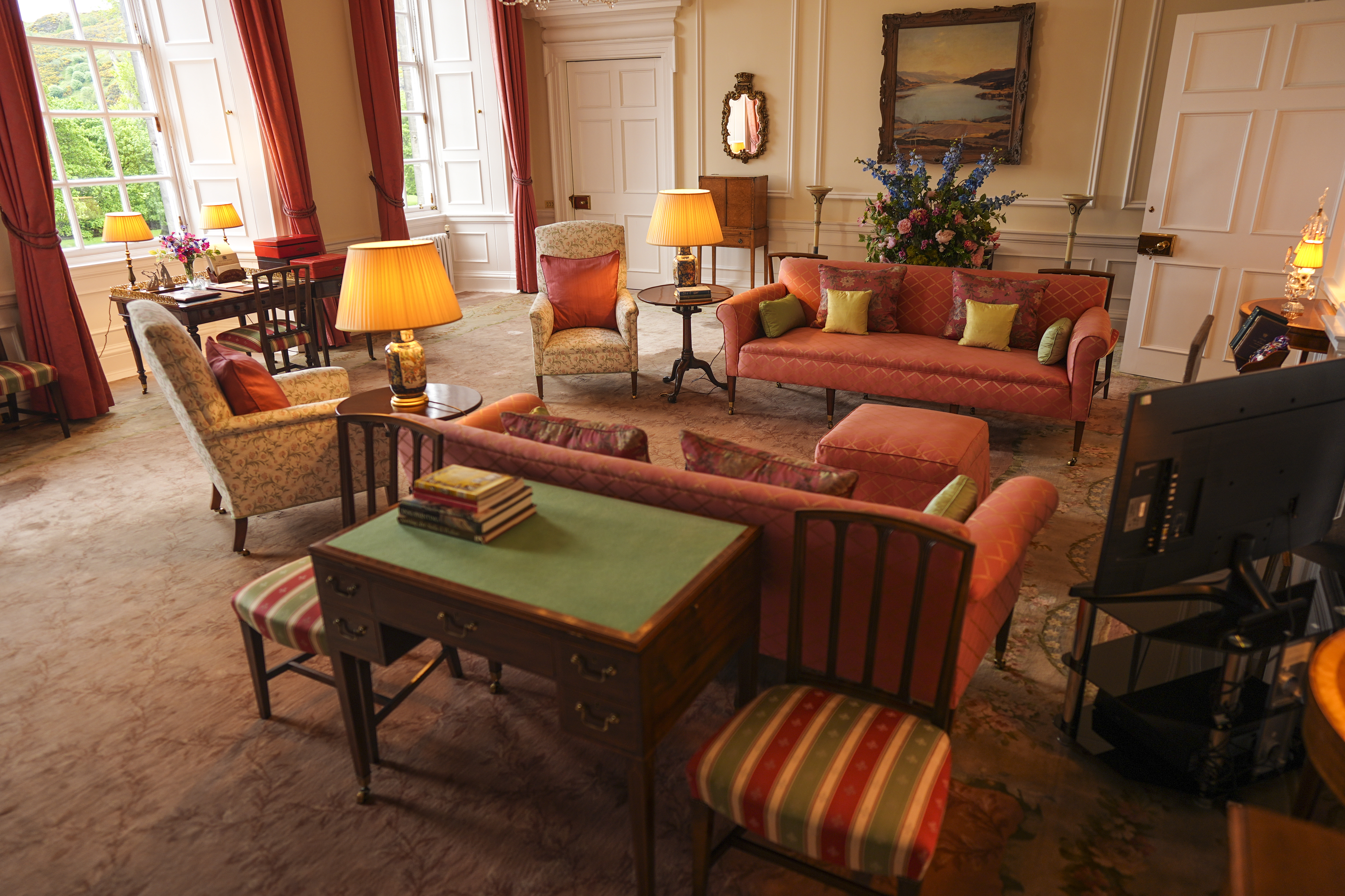 EDINBURGH, SCOTLAND - MAY 21: Queen Elizabeth II&amp;amp;apos;s sitting room is seen during a press viewing of Queen Elizabeth II&amp;amp;apos;s private apartments at The Palace Of Holyroodhouse on May 21, 2026 in Edinburgh, Scotland. To mark the 100th anniversary of the birth of Queen Elizabeth II, her private apartments have been opened to the public for the first time. (Photo by Peter Summers/Getty Images)
