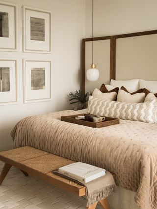 Beige bedroom by Albion Nord
