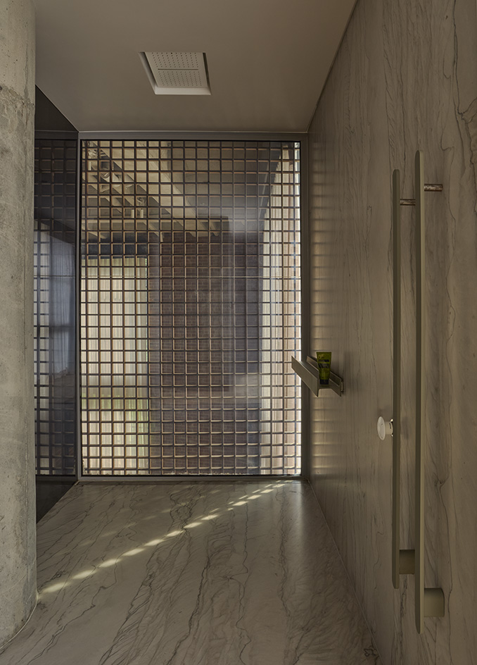 interior of Medell&amp;iacute;n apartment, tall ceilings, contemporary design, timber lattices