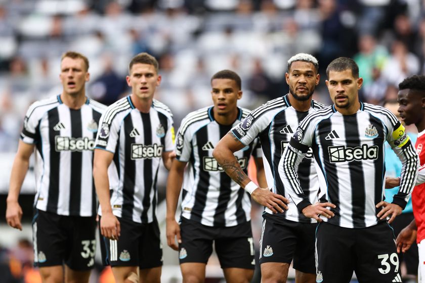 Newcastle United&#039;s players look on during their clash with Arsenal