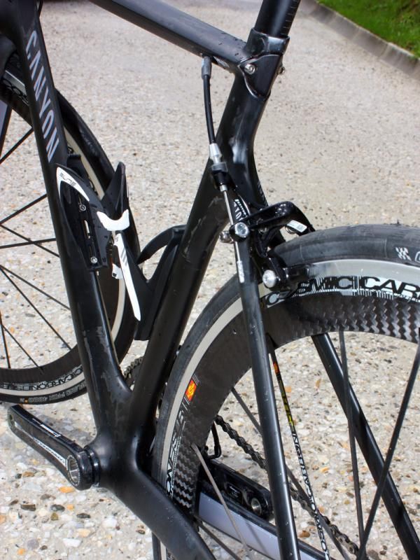 Canyon has passed over its usual Maximus asymmetrical seat tube design in favor of a relatively narrow and symmetrical one to reduce frontal area.
