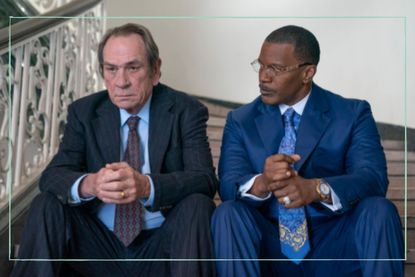 Tommy Lee Jones and Jamie Foxx sat on a staircase in The Burial