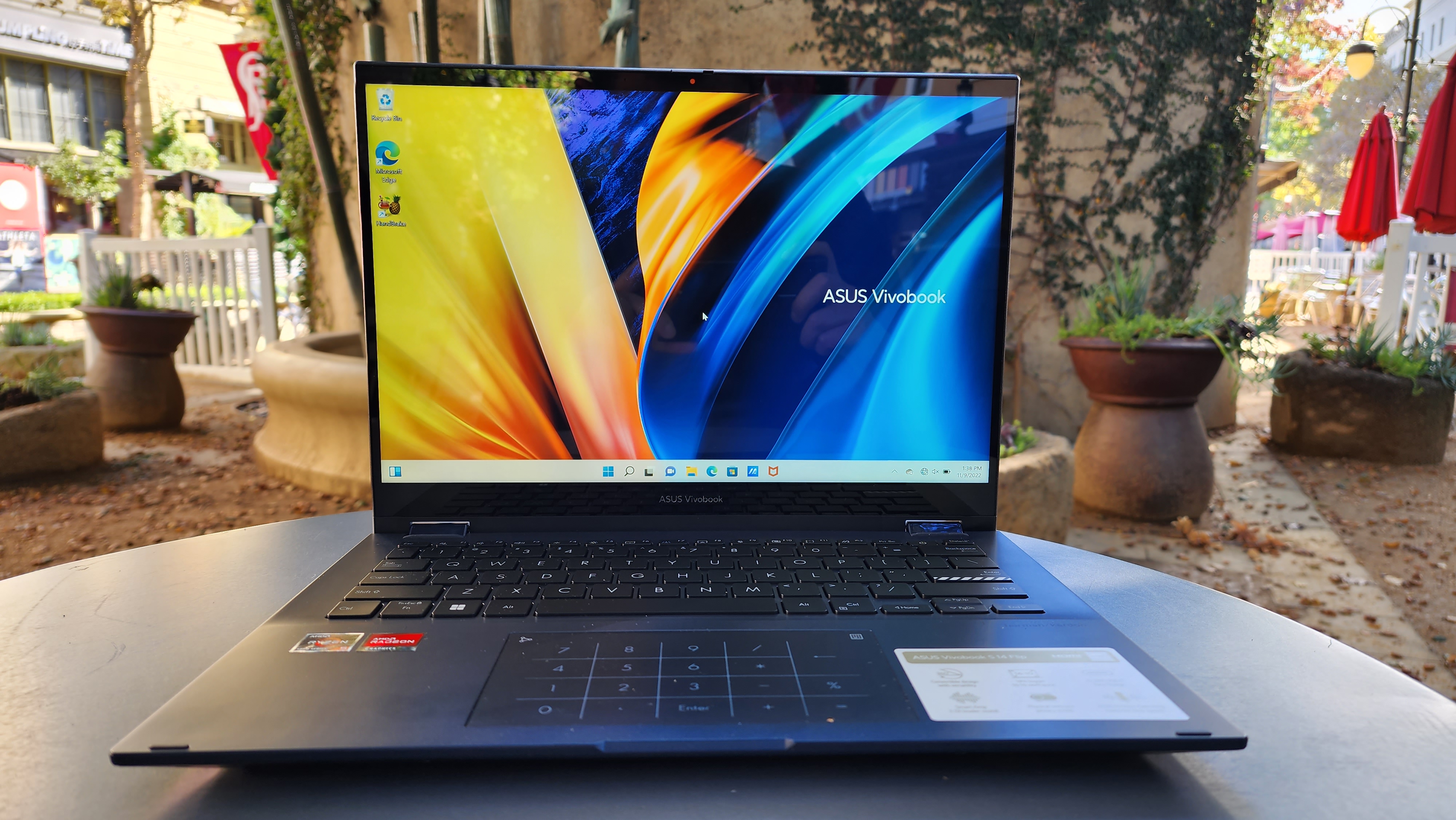 Asus Vivobook S 14 Flip display