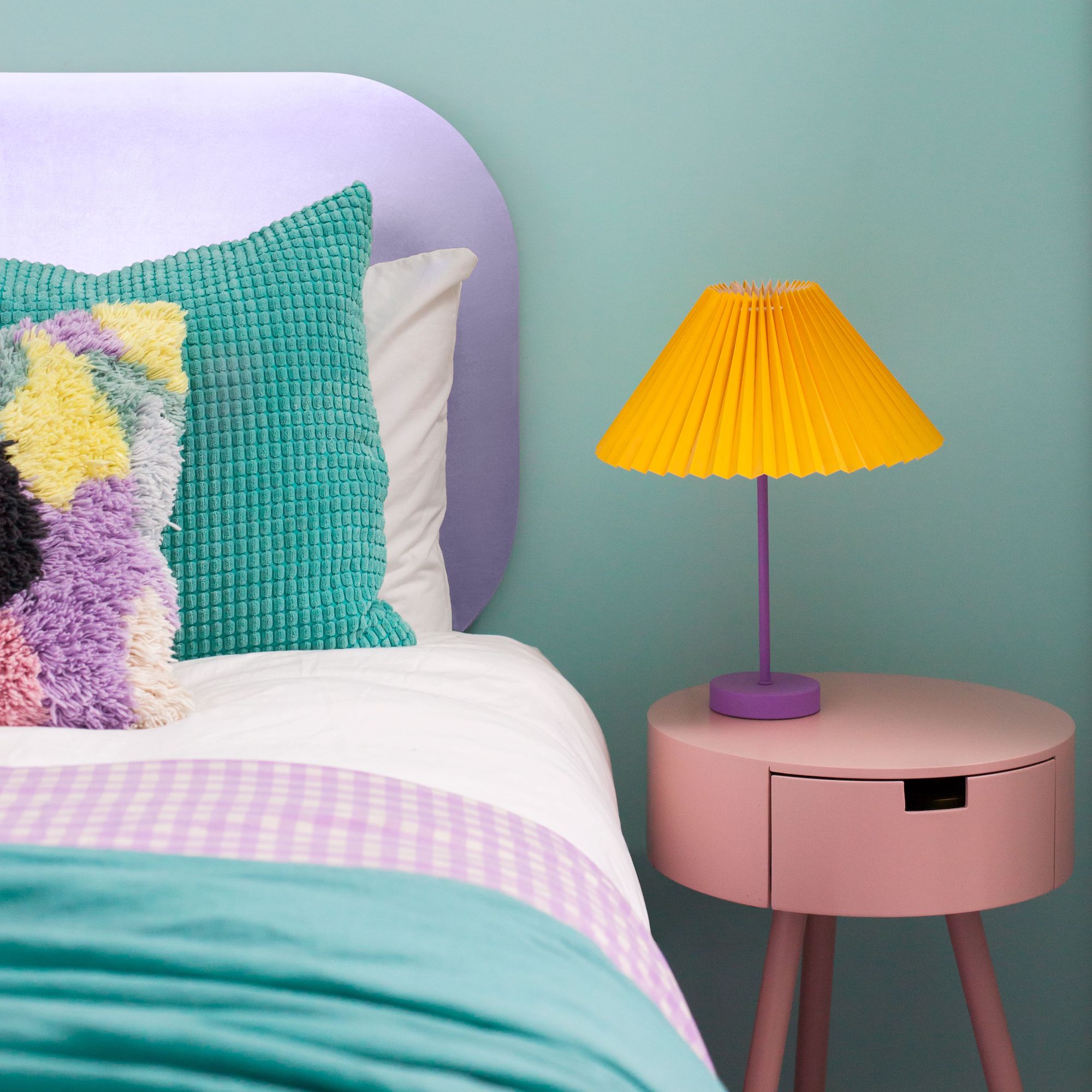 bedroom with wall and