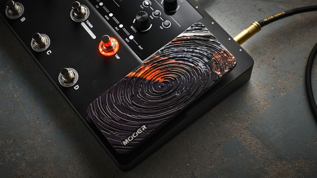 The expression pedal on the Mooer GE150 Max Li multi-effects pedal