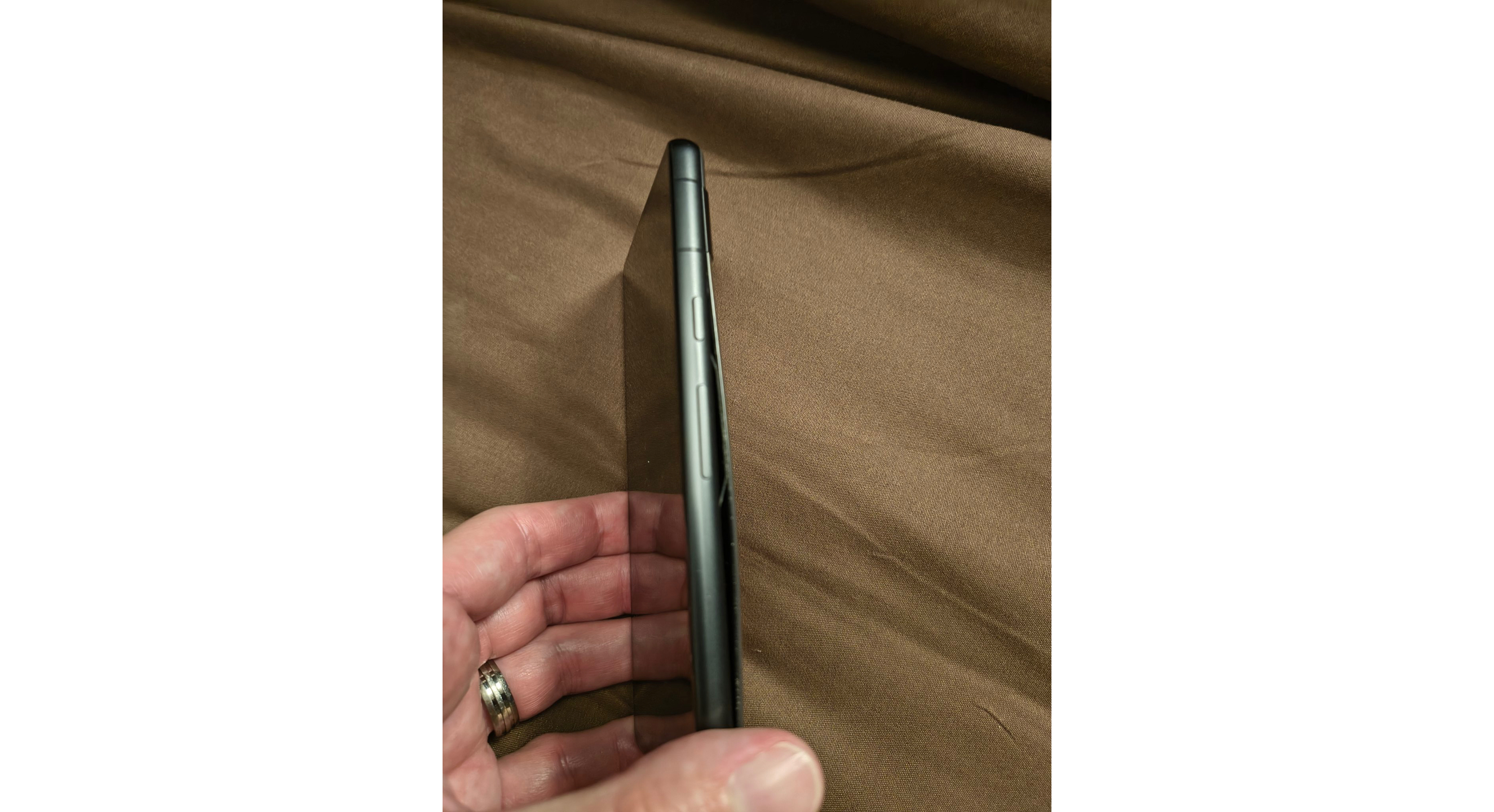 Image showcasing a swollen Pixel 7 Pro from the side