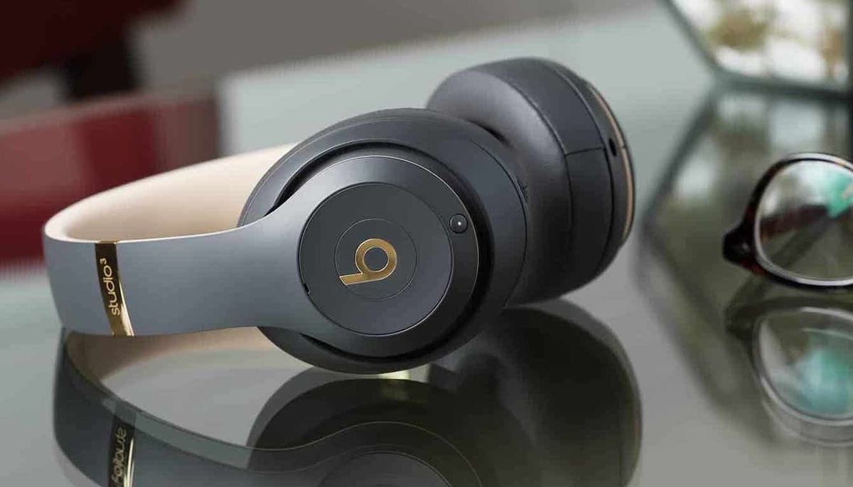 best cheap noise cancelling headphones: Beats Studio3 Wireless