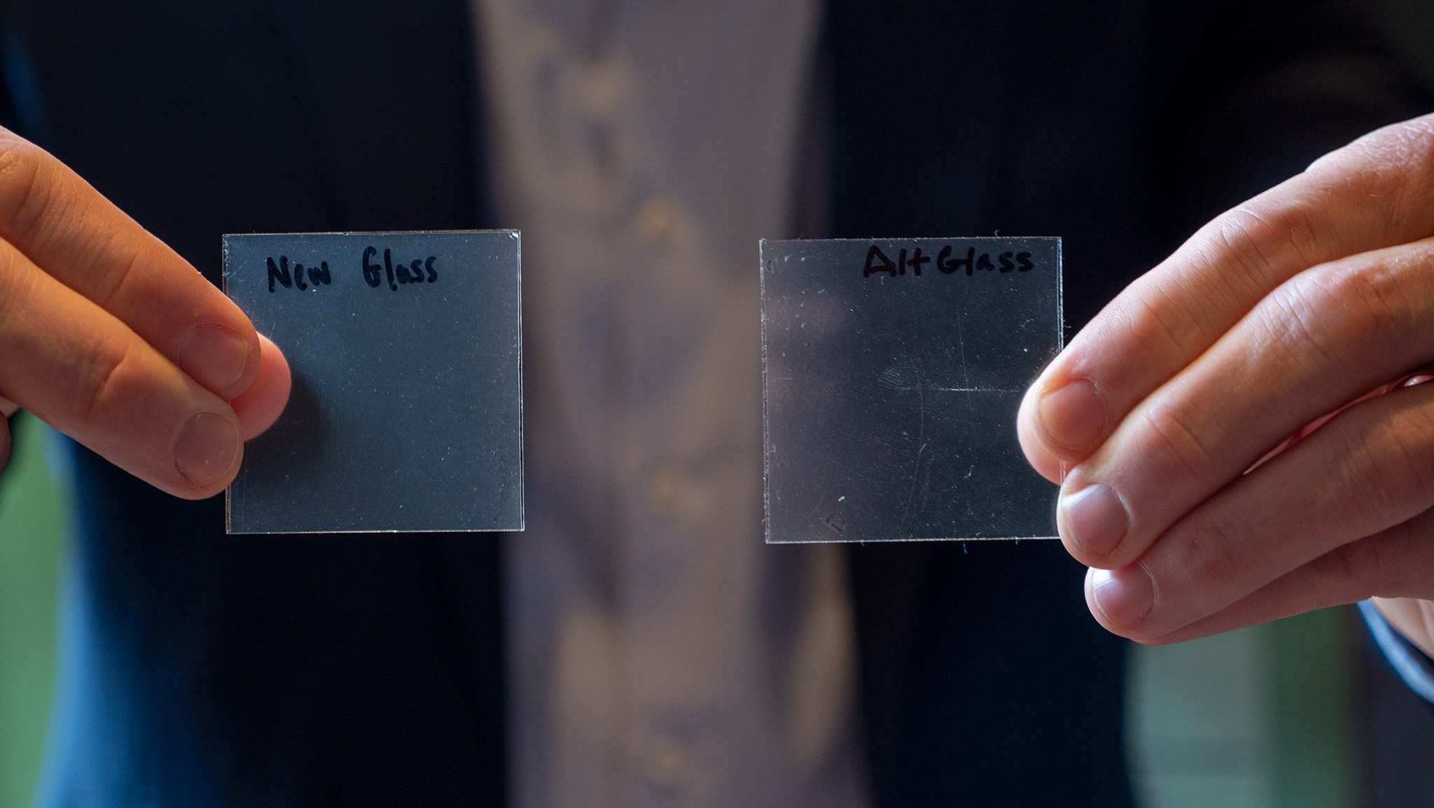 Motorola's MWC display of how scratch resistant Gorilla Glass Victus 2 is versus the previous generation glass