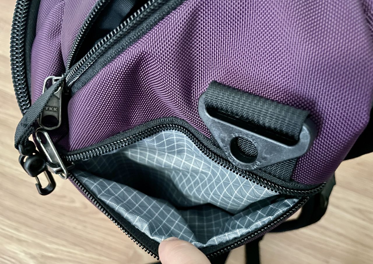 Tom Bihn Techonaut 30 Aubergine Side Pocket