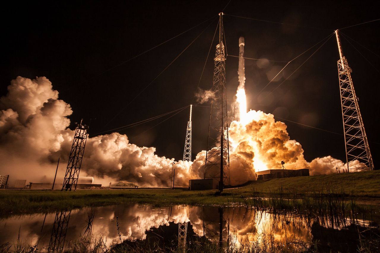 A SpaceX Falcon 9 rocket launches the Telstar 19V satellite in July of 2018. This rocket&rsquo;s first stage is scheduled to help loft the Es&rsquo;hail-2 satellite on Nov. 15, 2018.
