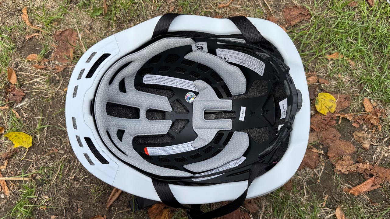 Cradle and padding on the Smith Dispatch helmet